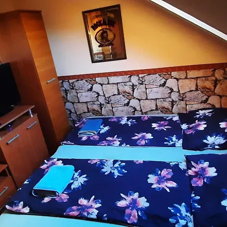 B&B Castle Wellness Mestecǎneşti