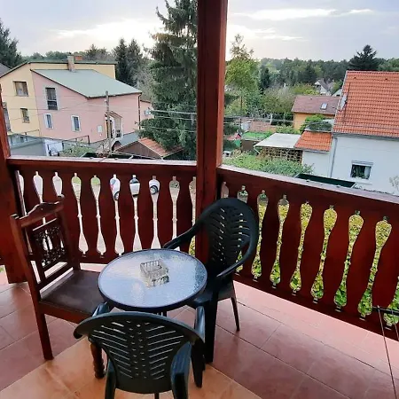 Castle Wellness Bed & Breakfast *