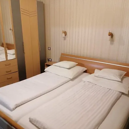 Castle Wellness Bed & Breakfast *